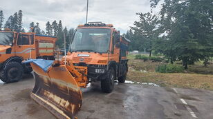 Mercedes-Benz UNIMOG U400 tuzlama kamyonu